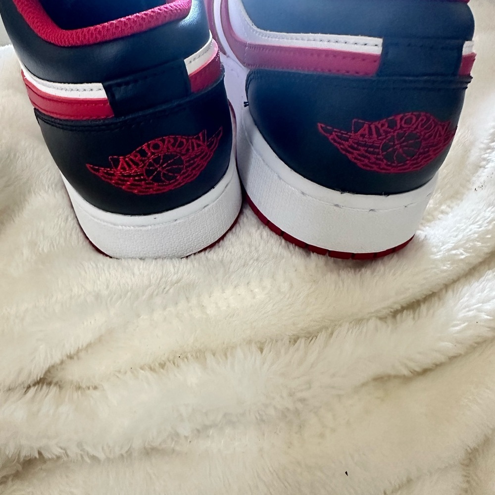 NWT AIR JORDAN 1 LOW GS 6.5 Youth🏀🏀🏀❤️🖤❤️🖤 - Picture 6 of 16